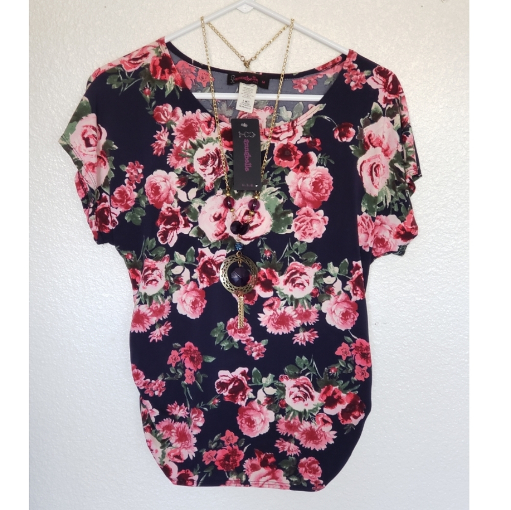 🆕️Annabelle U.S.A Flower Top with Chain